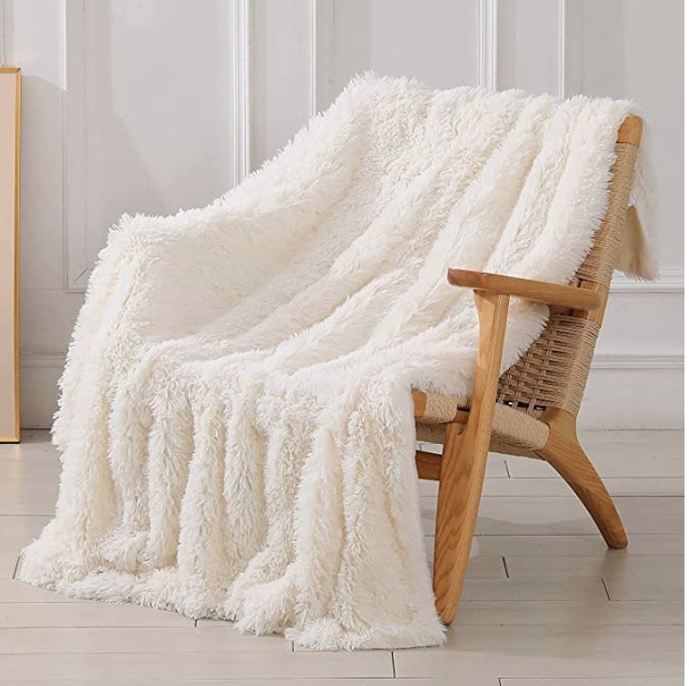 Blanket-gifts | Sonia Begonia Best Gifts for Home Decor Lovers